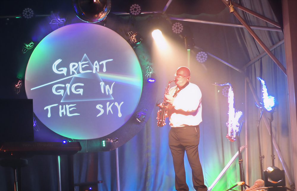 The Great Gig in the Sky — title card on the circular projection screen, Phil on saxophone